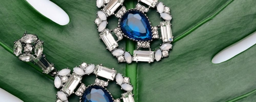 photo-1535632066927-ab7c9ab60908