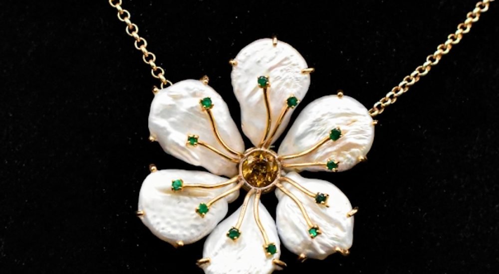 photo-1685970731571-72ede0cb26ea